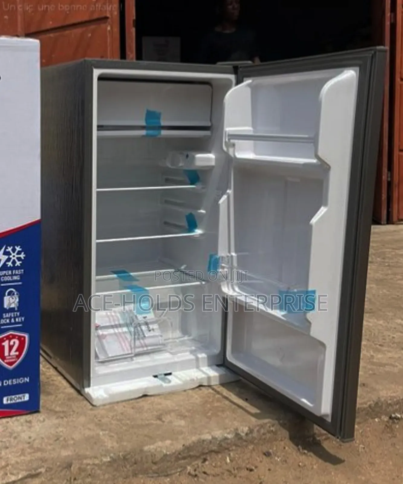 Modern Minimalist Single Door Icona 90 Litres Fridge