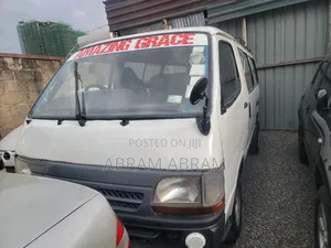Toyota HiAce 2005 White
