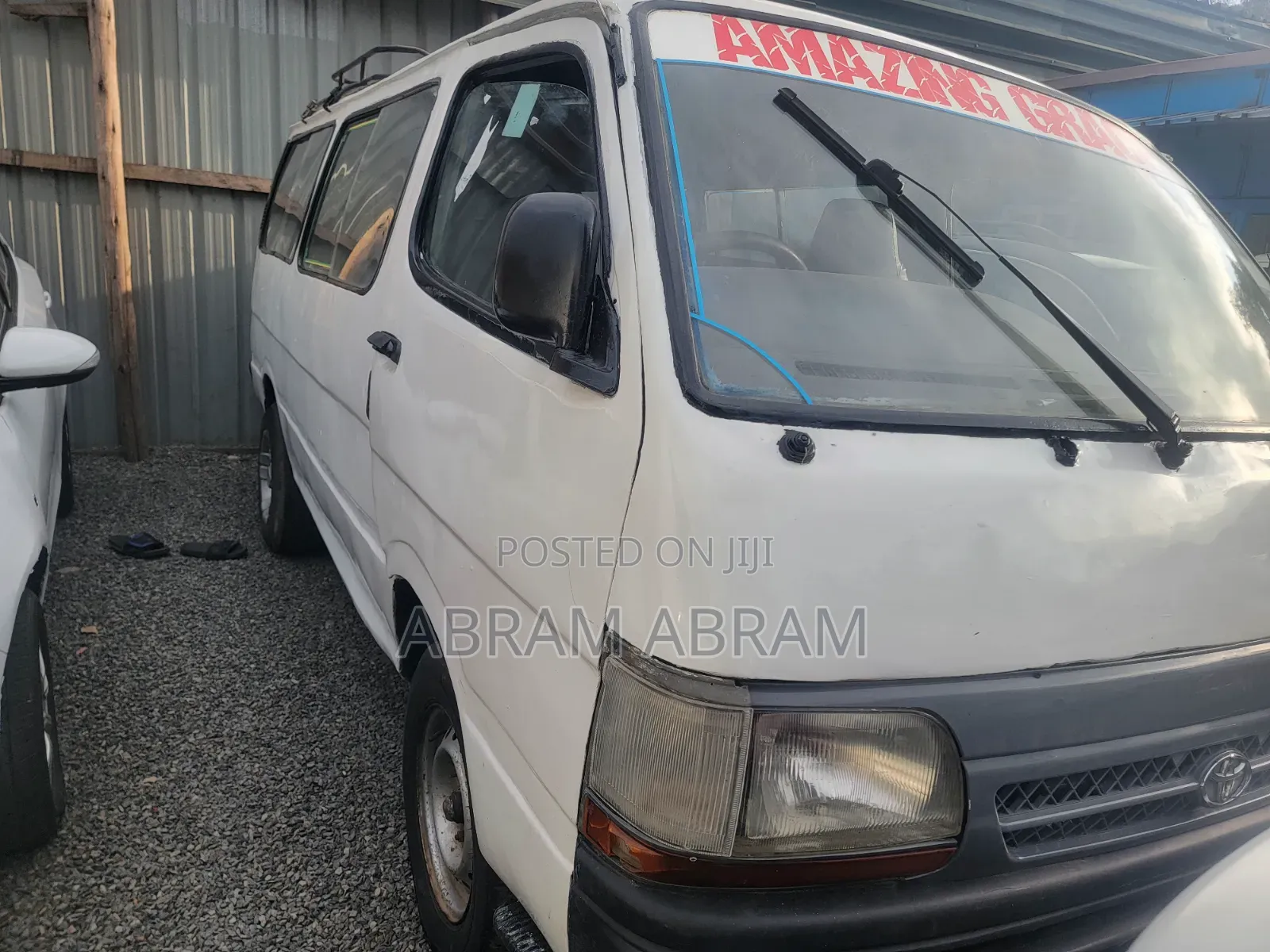 Toyota HiAce 2005 White