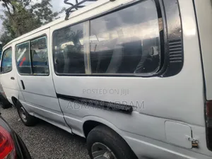Toyota HiAce 2005 White