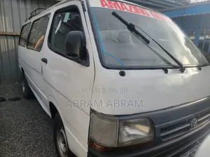 Toyota HiAce 2005 White