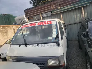 Toyota HiAce 2005 White