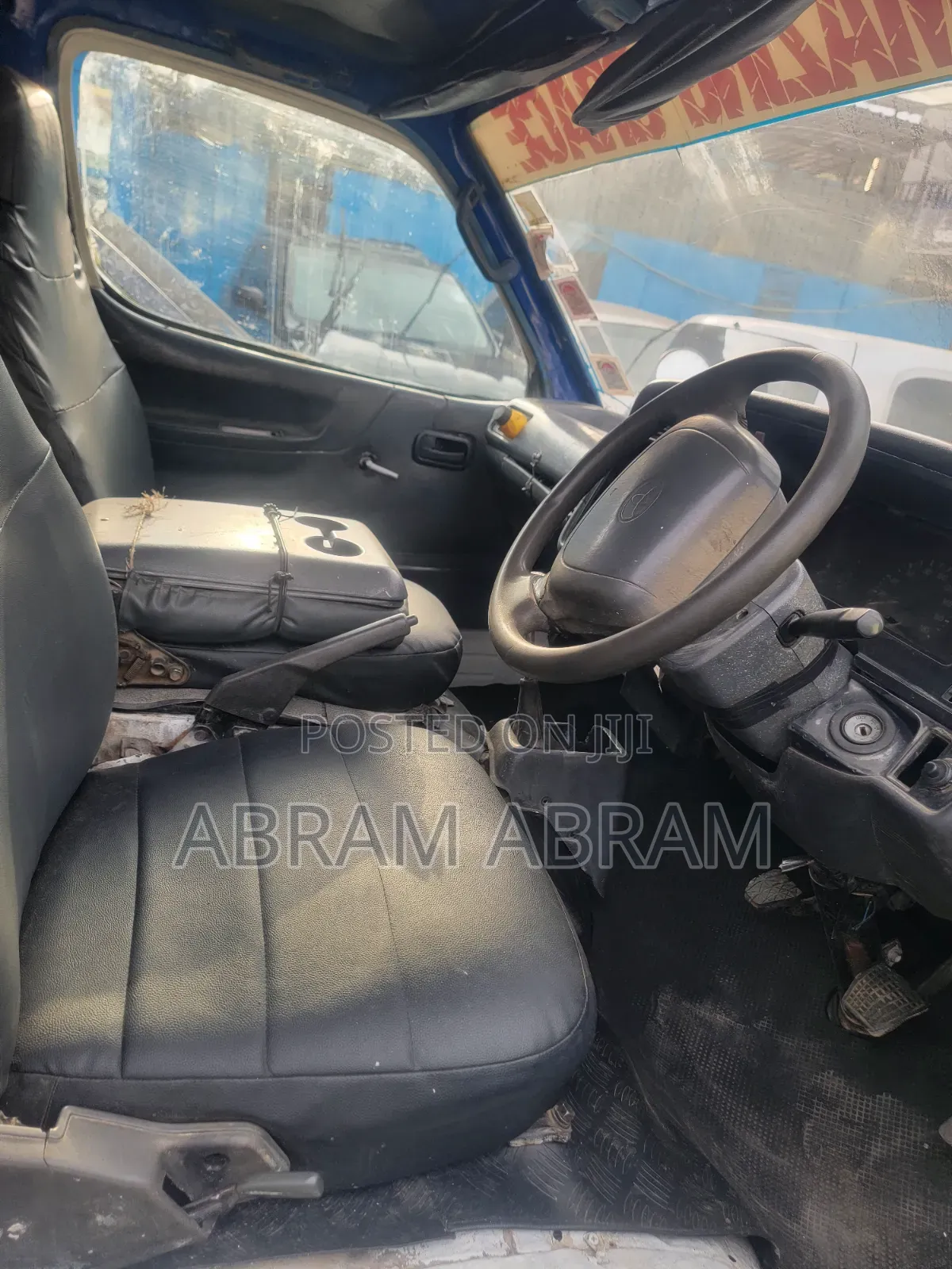 Toyota HiAce 2005 White