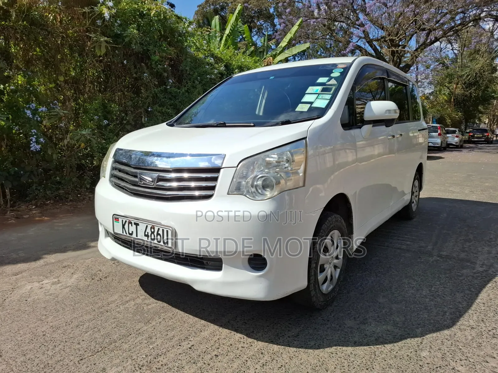 Toyota Noah 2011 White