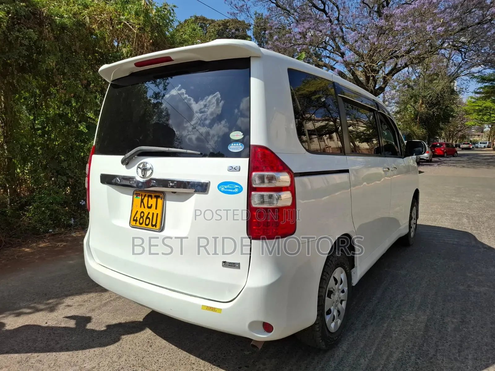 Toyota Noah 2011 White