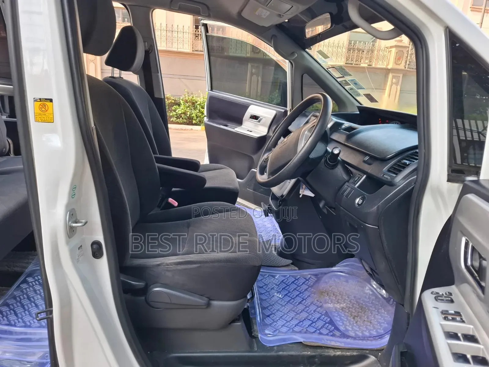 Toyota Noah 2011 White