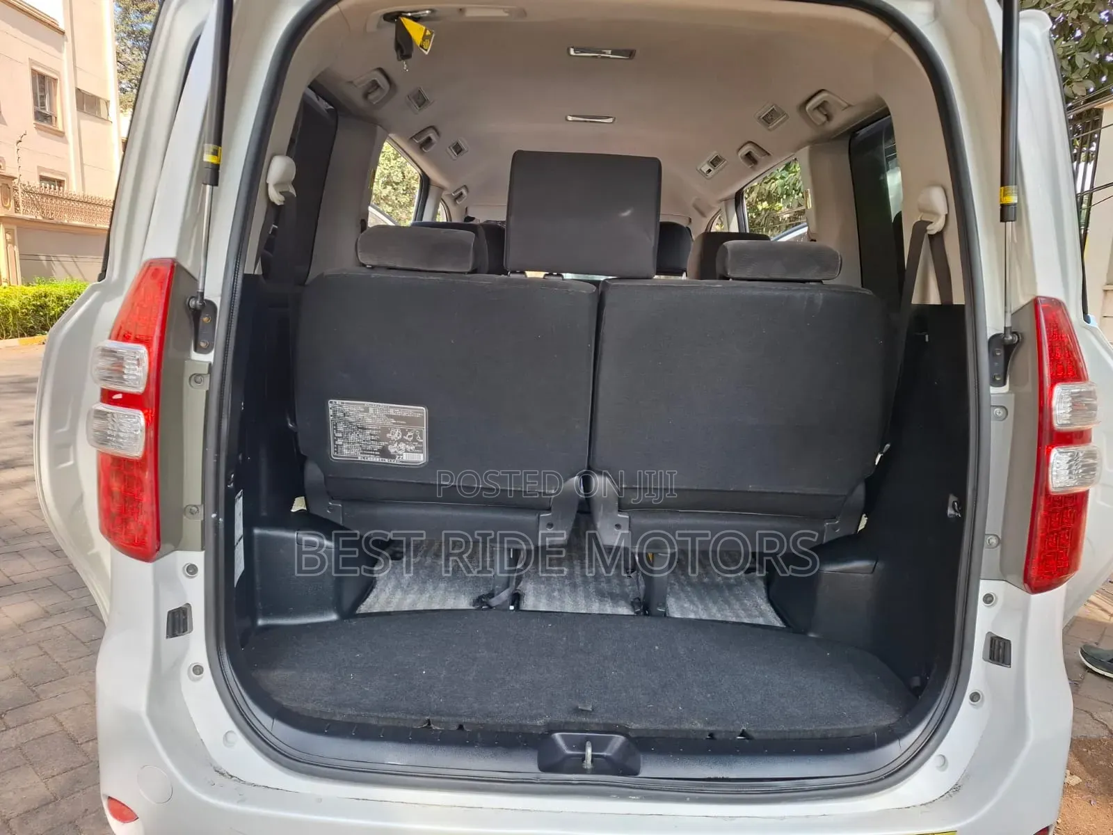 Toyota Noah 2011 White
