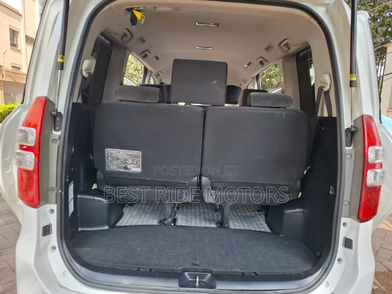 Toyota Noah 2011 White
