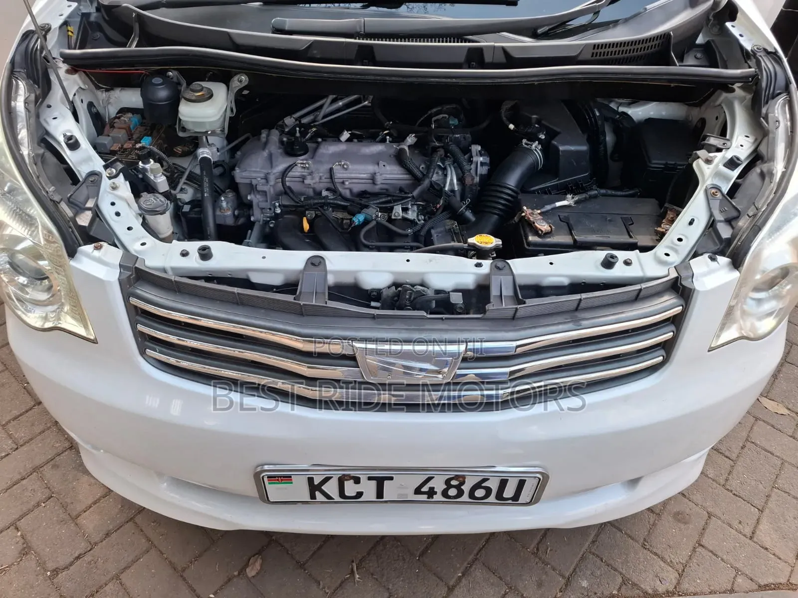 Toyota Noah 2011 White