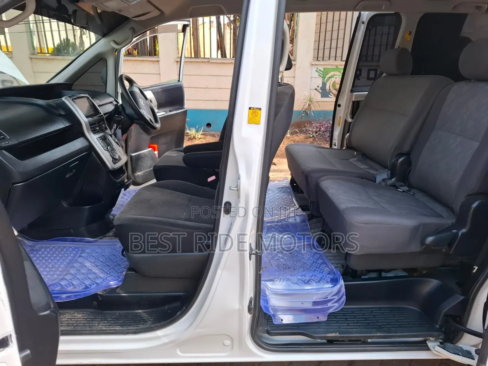Toyota Noah 2011 White