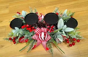 Christmas Centre Piece With 4 Metallic Candle Holders