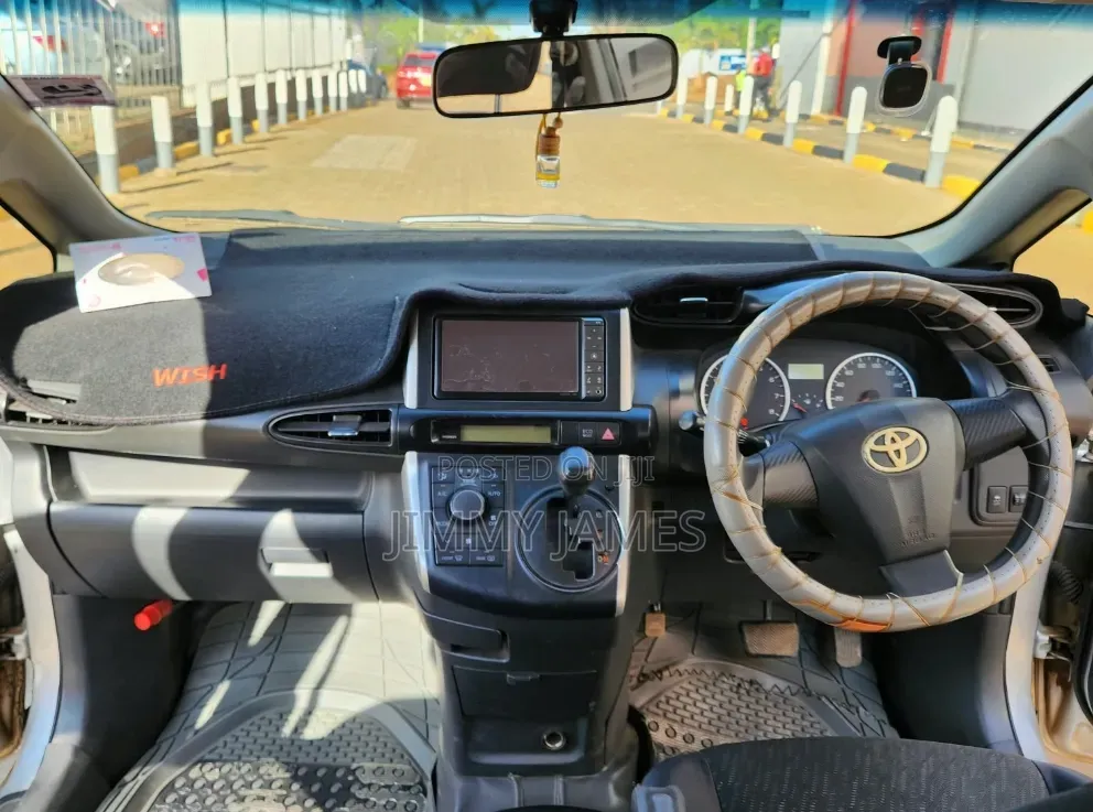Toyota Wish 2011 Silver