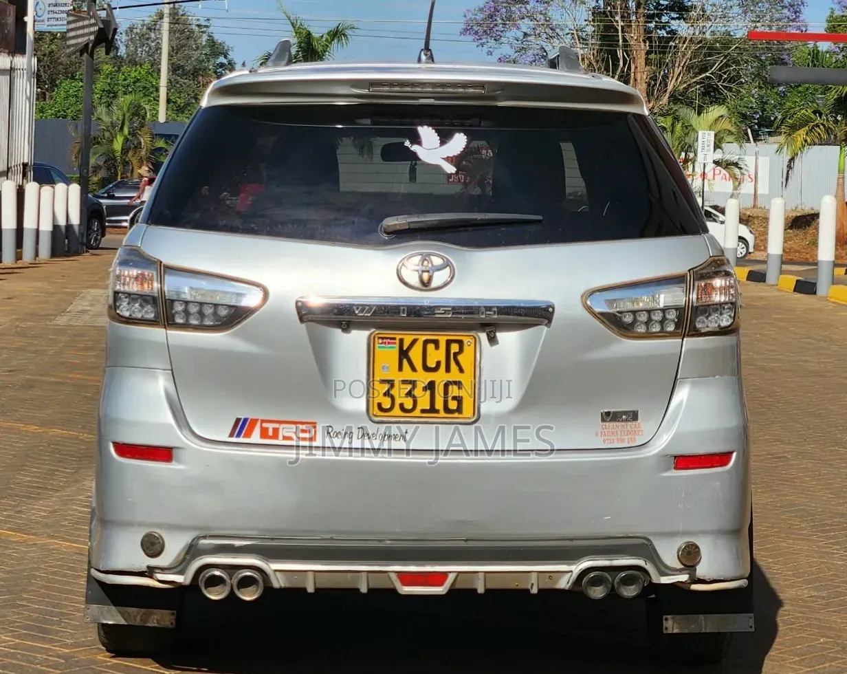 Toyota Wish 2011 Silver