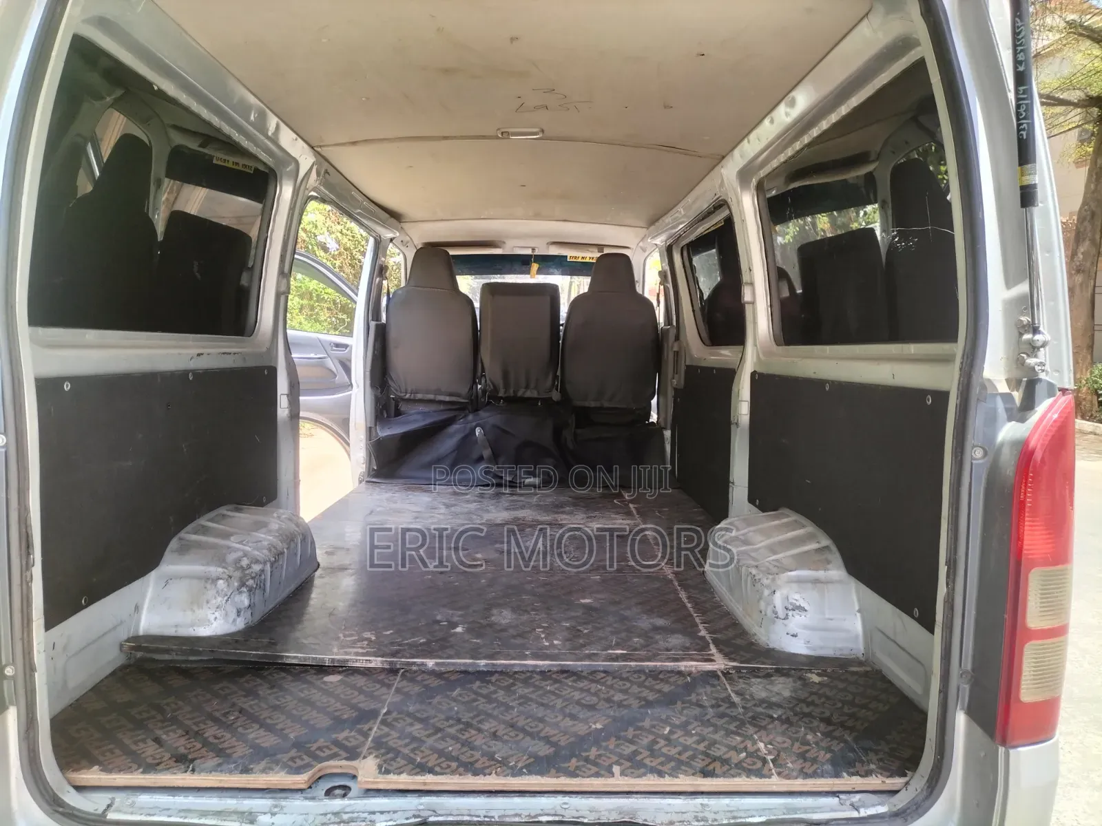 Toyota HiAce 2012 Silver