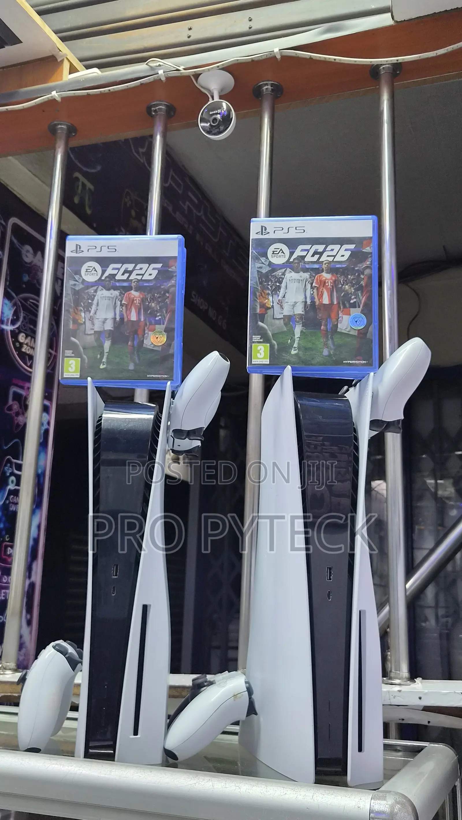 PS 5 Standard With Two Controllers and FC26