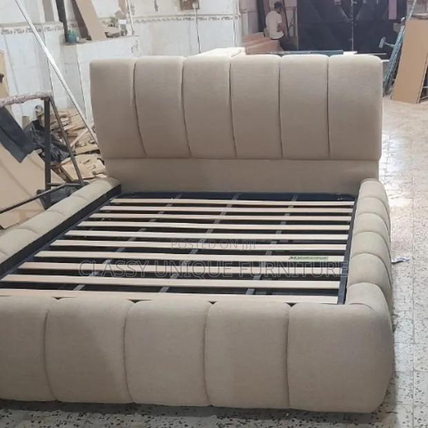 5x6 Beige Boucle Bed