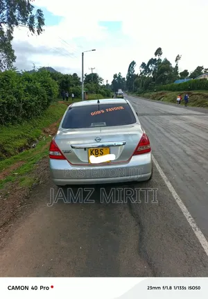 Nissan Tiida 2008 Gold