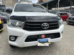 Toyota Hilux 2021 White