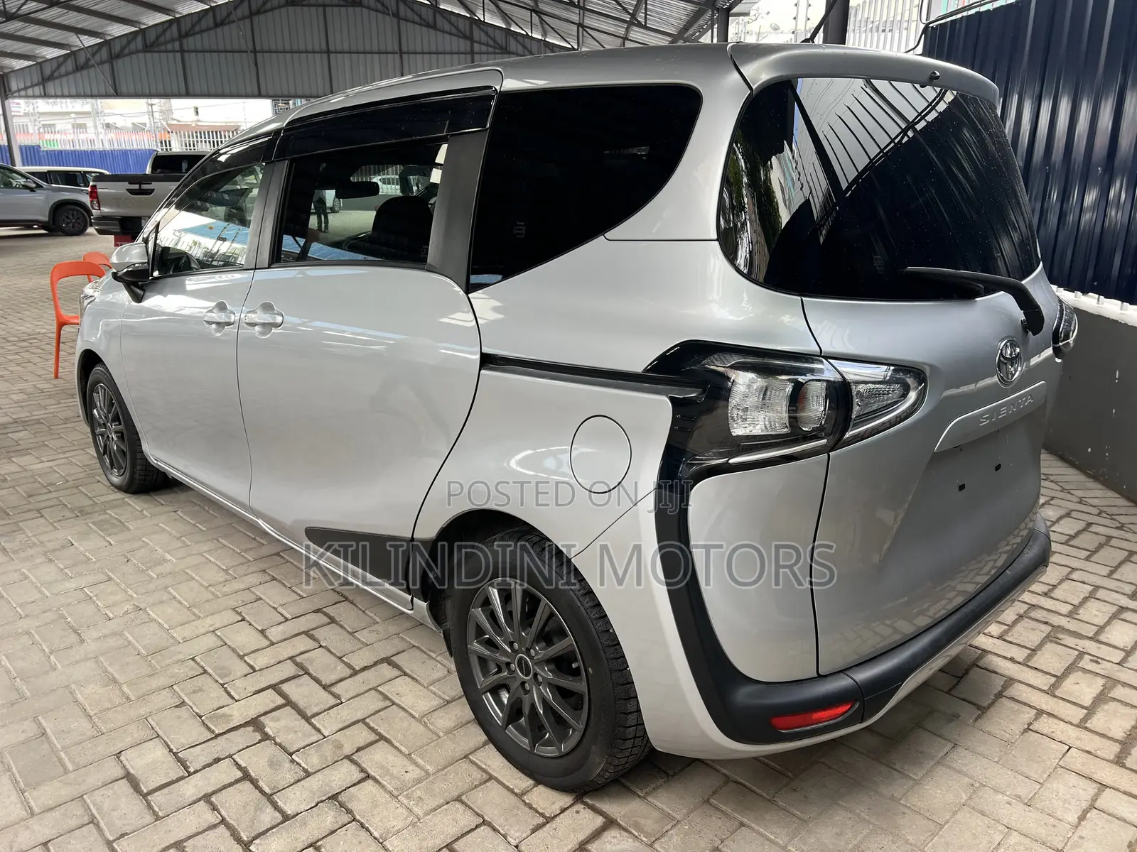 Toyota Sienta 2020 Silver