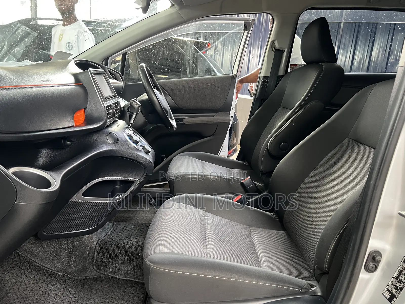 Toyota Sienta 2020 Silver