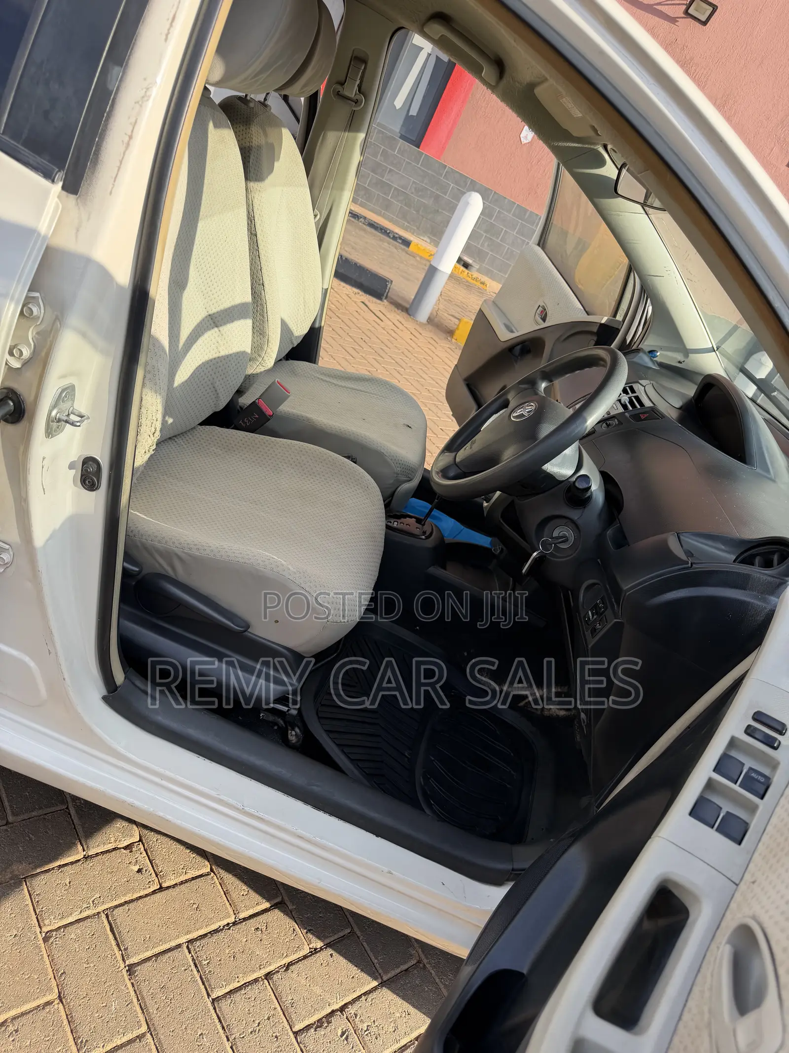 Toyota Vitz 2007 White