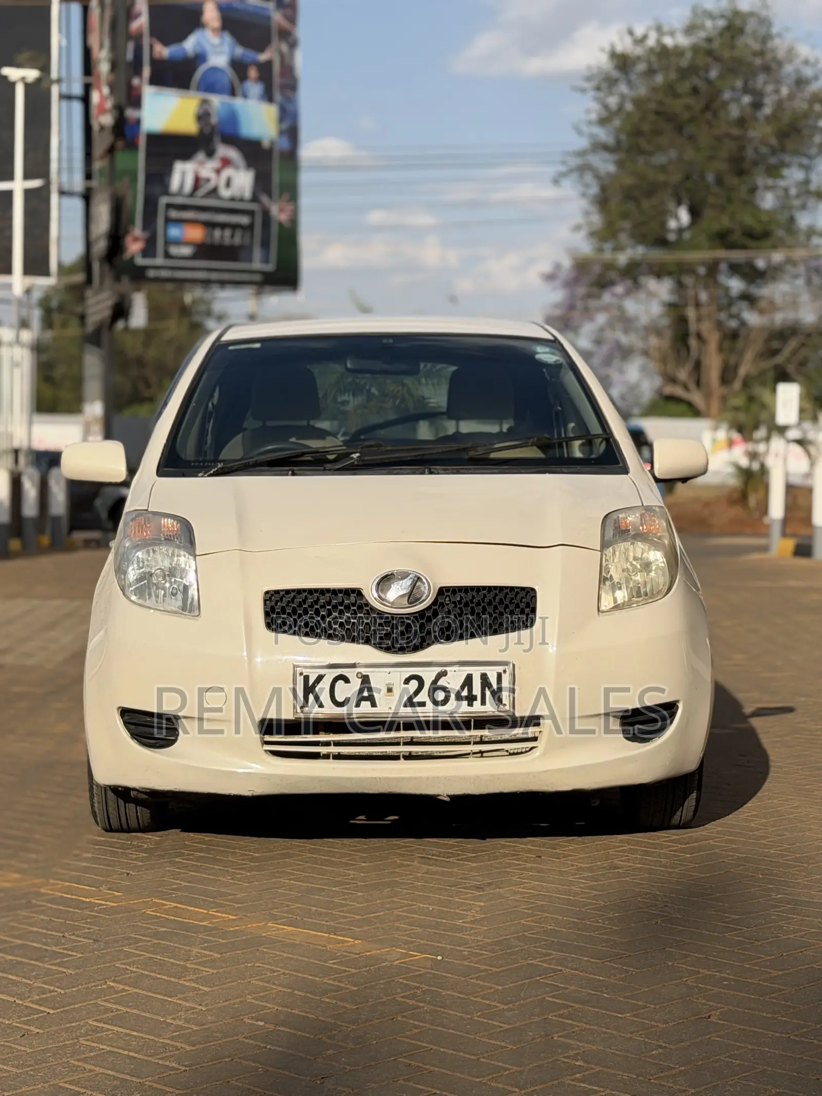 Toyota Vitz 2007 White