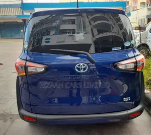 Toyota Sienta 2021 Blue