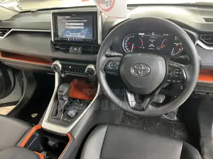 Toyota RAV4 2020 Green