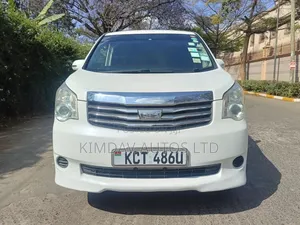 Toyota Noah 2.0 143hp FWD (8 Seater) 2012 White
