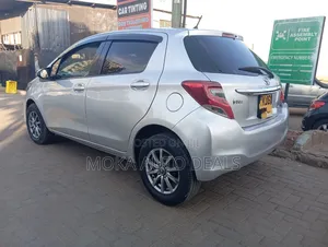 Toyota Vitz 1.0 FWD 5dr 2014 Silver