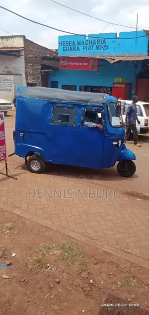 Piaggio 2022 Blue