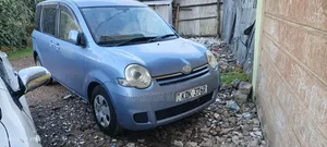 Toyota Sienta 1.5 FWD (6-seater) 2015 Blue