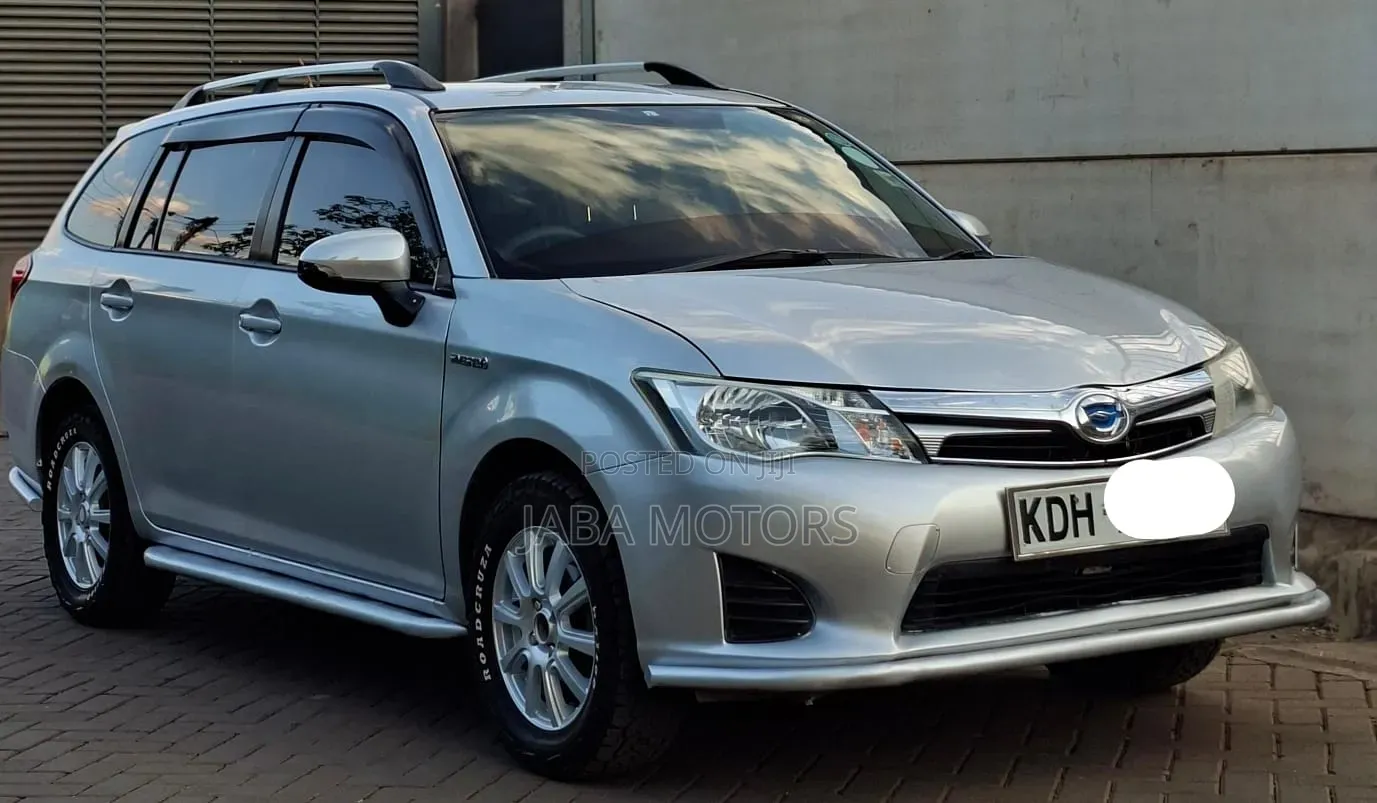 Toyota Corolla Fielder 2015 Silver