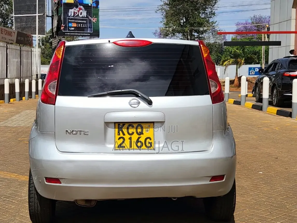 Nissan Note 2011 Silver