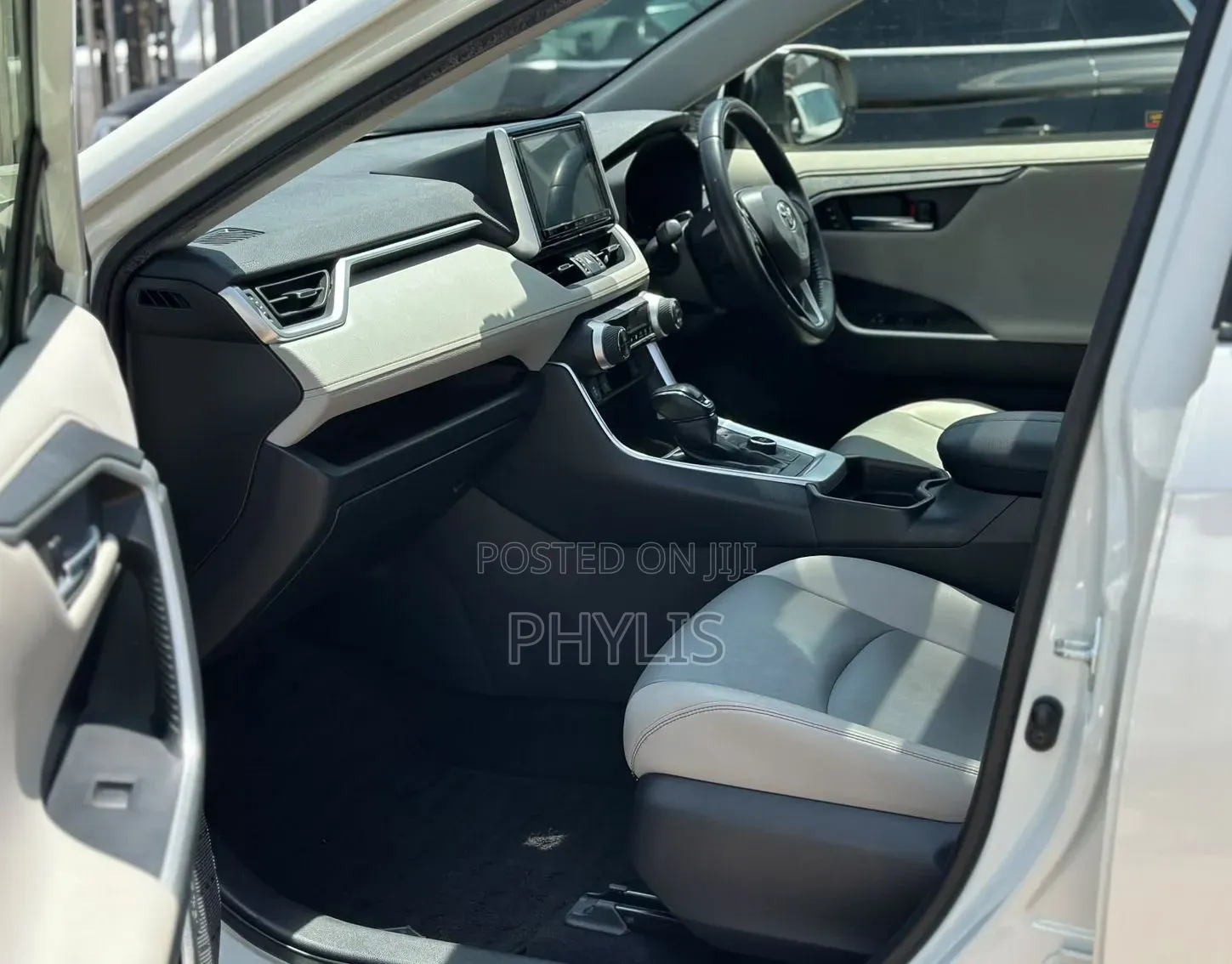 Toyota RAV4 Adventure 2019 White
