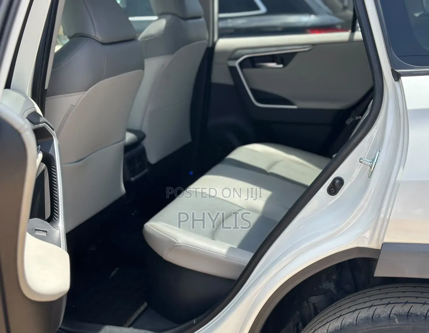 Toyota RAV4 Adventure 2019 White