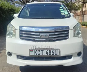 Toyota Noah 2.0 158hp FWD (8 Seater) 2011 White
