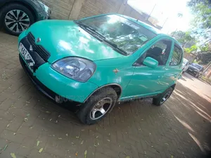 Toyota Vitz 2000 Green