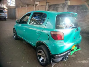 Toyota Vitz 2000 Green