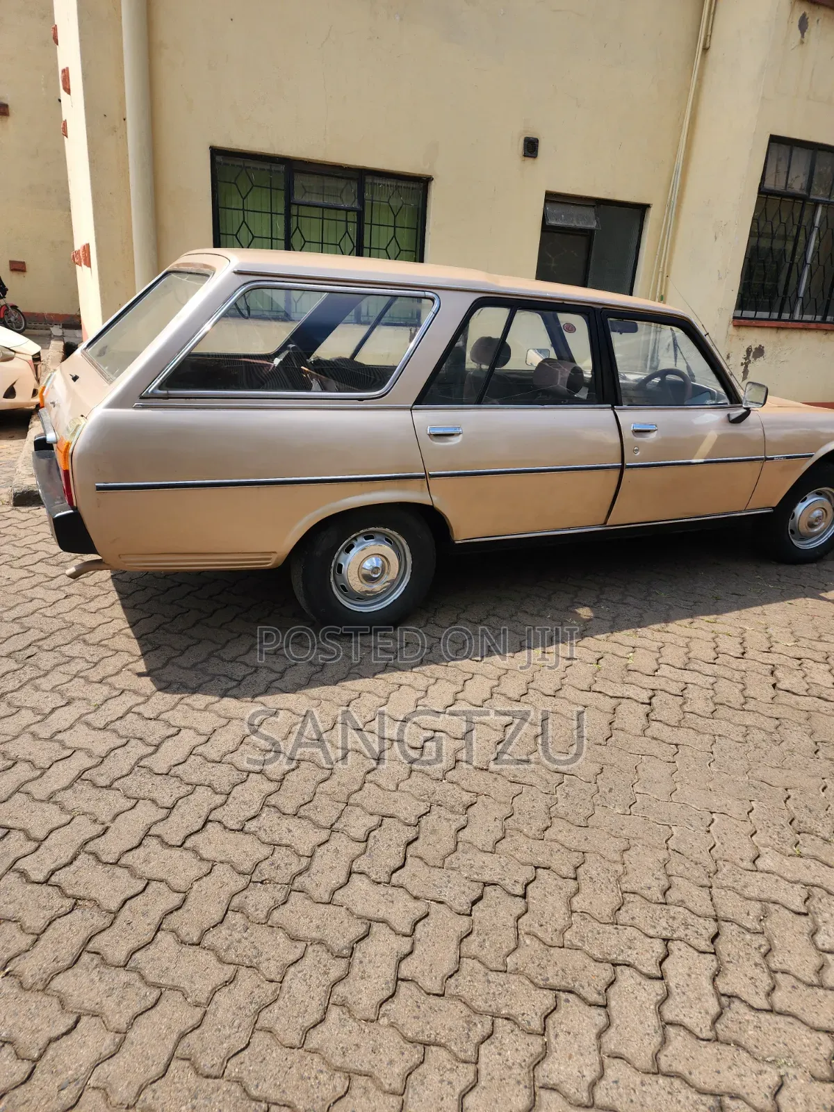 Peugeot 504 2000 Beige