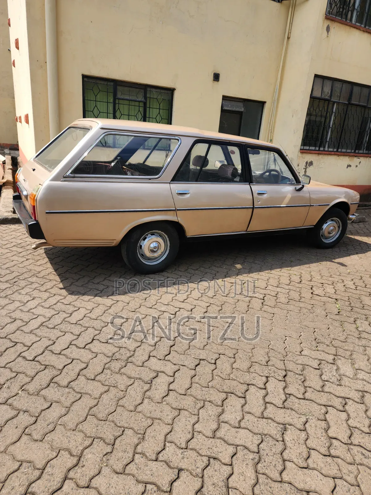 Peugeot 504 2000 Beige