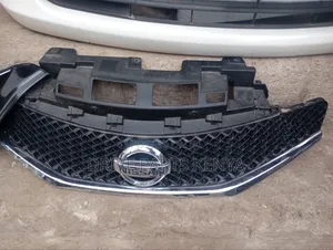 Nissan Note E12 Grill