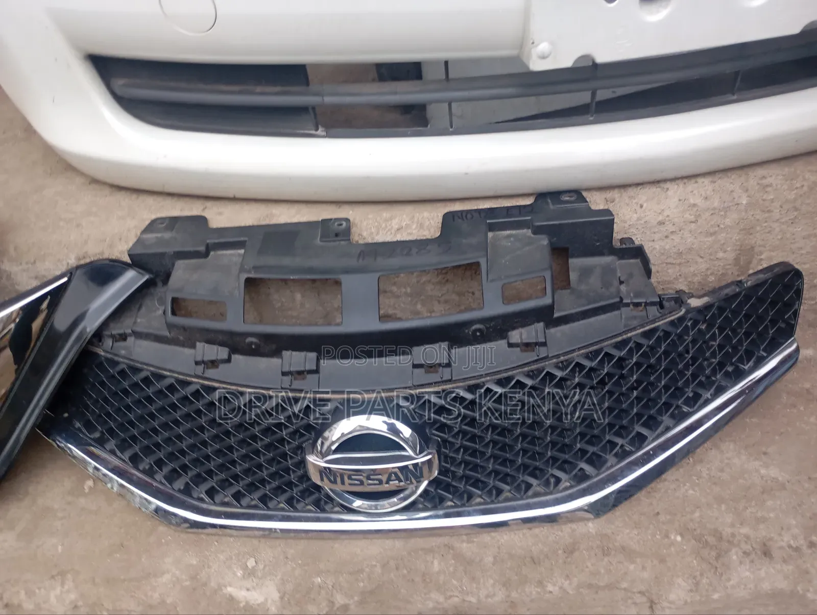 Nissan Note E12 Grill
