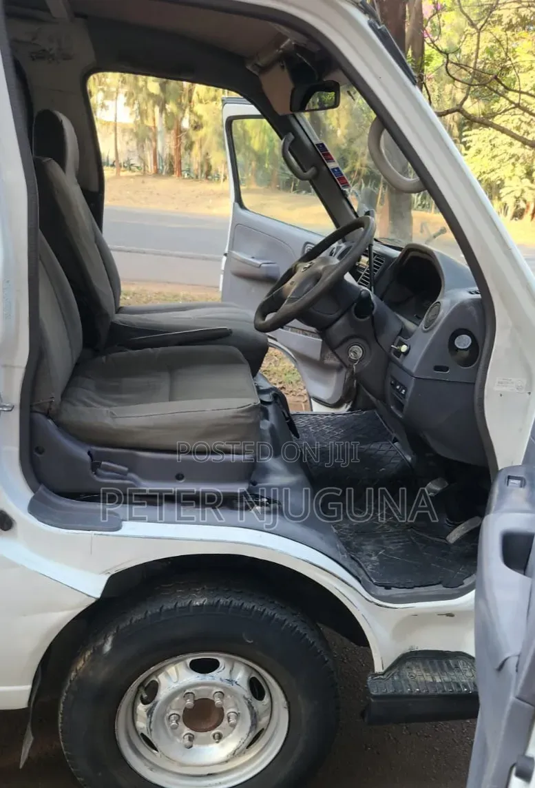 Nissan Caravan 2008 White