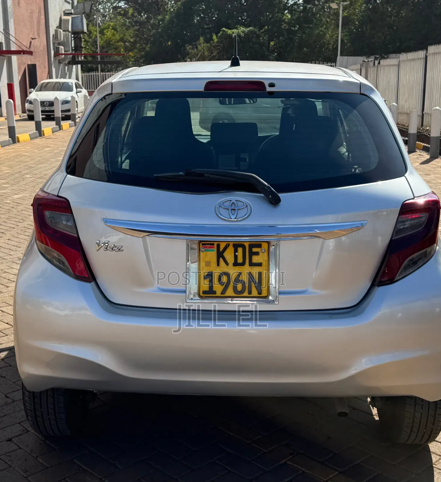 Toyota Vitz 1.3 AWD 5dr 2015 Silver