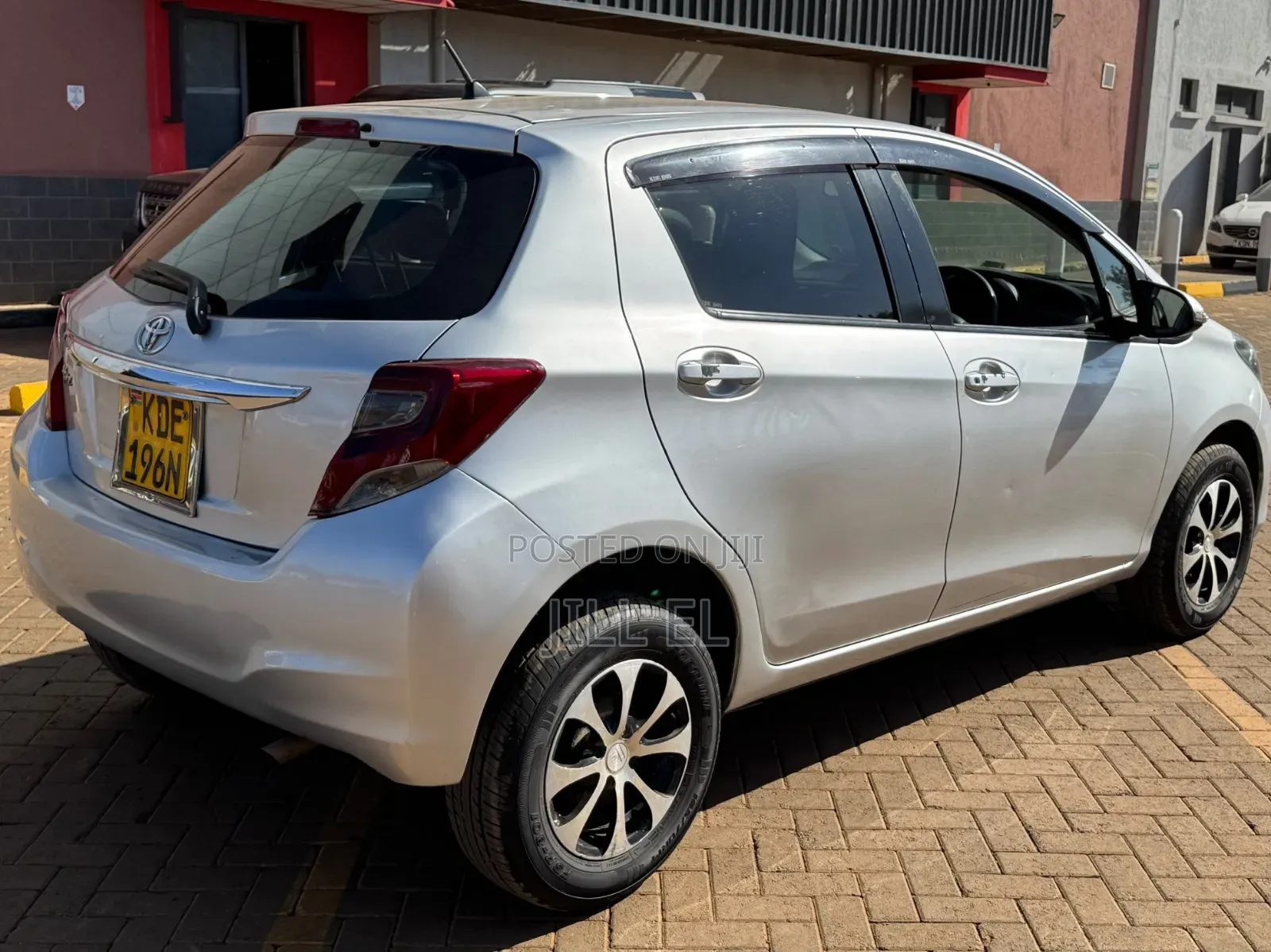 Toyota Vitz 1.3 AWD 5dr 2015 Silver