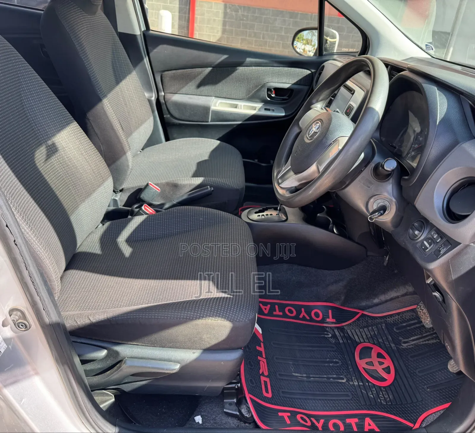 Toyota Vitz 1.3 AWD 5dr 2015 Silver