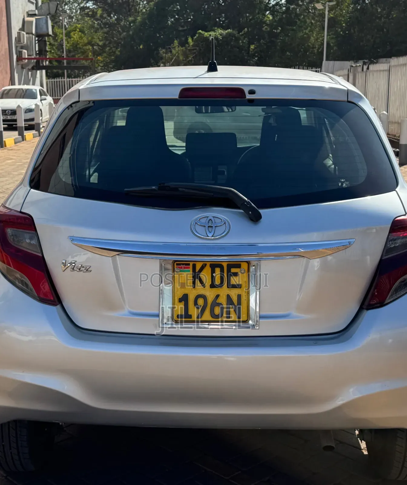 Toyota Vitz 1.3 AWD 5dr 2015 Silver