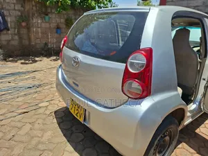 Toyota Passo 2011 Silver
