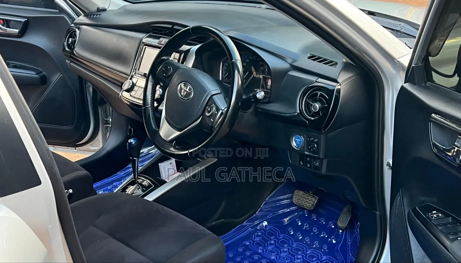 Toyota Corolla Fielder 2018 Silver